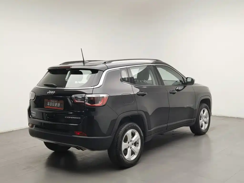 Jeep Compass — фото 2