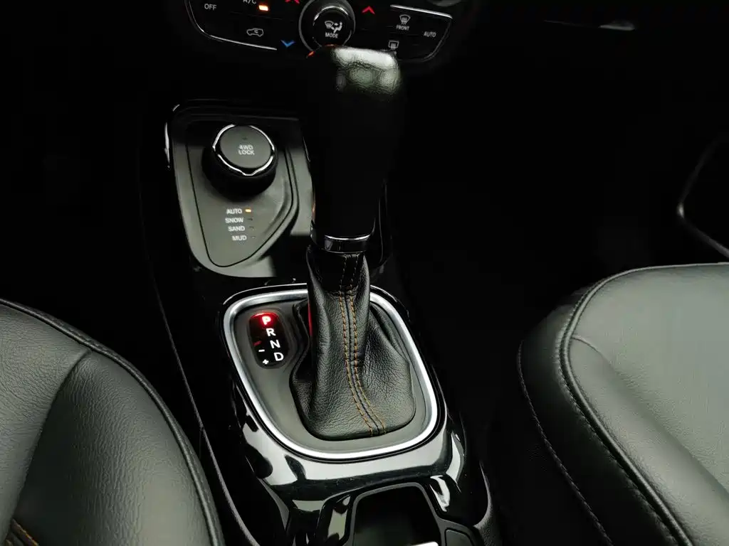Jeep Compass — фото 13