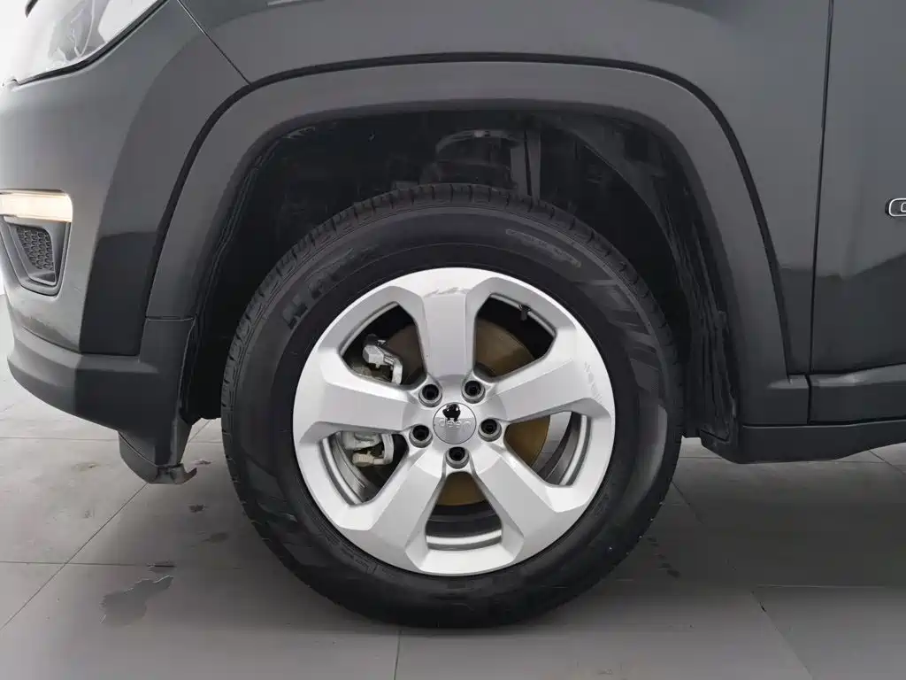 Jeep Compass — фото 17