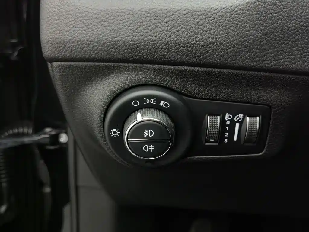 Jeep Compass — фото 21