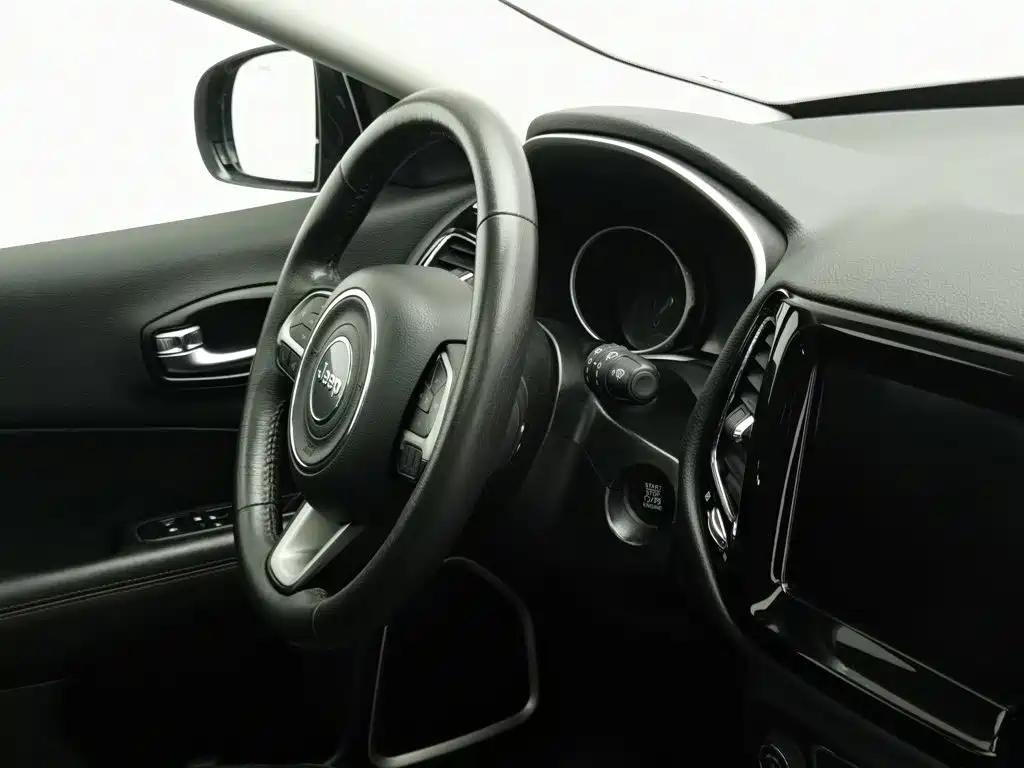 Jeep Compass — фото 22