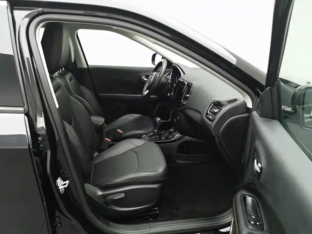 Jeep Compass — фото 23
