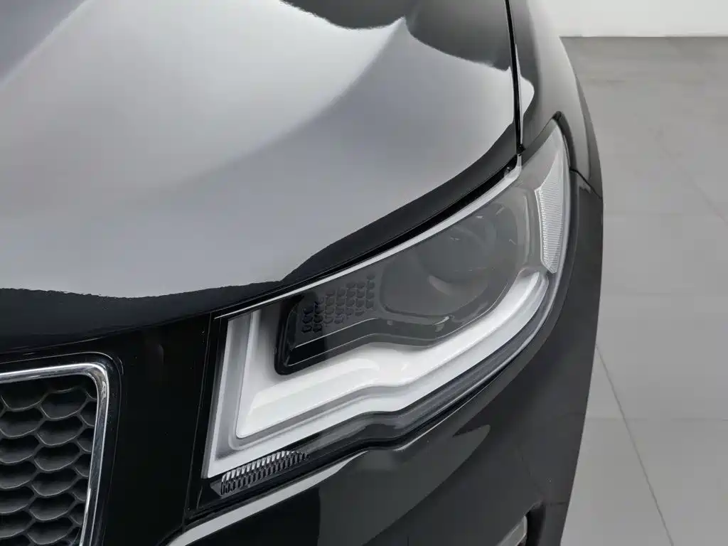 Jeep Compass — фото 7