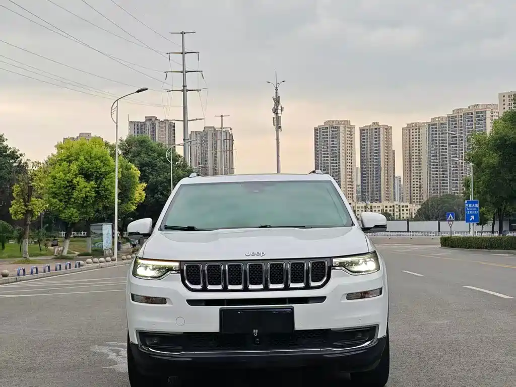 Jeep Grand Commander — фото 2