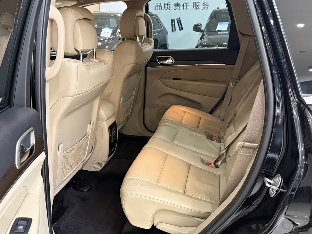 Jeep Grand Cherokee (Import) — фото 11