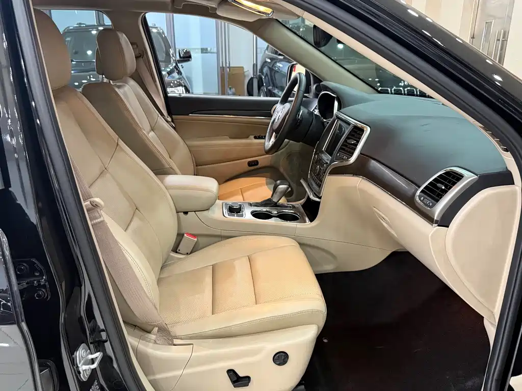 Jeep Grand Cherokee (Import) — фото 13
