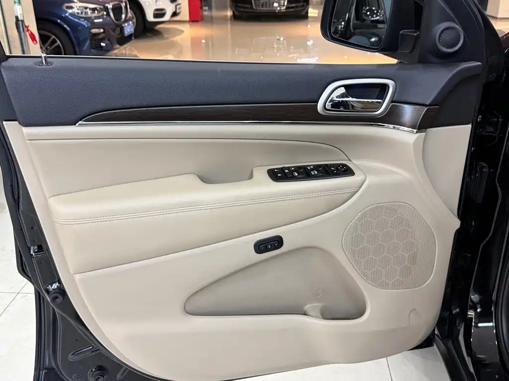 Jeep Grand Cherokee (Import) — фото 4