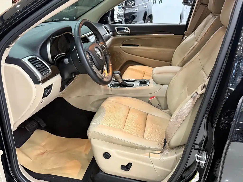 Jeep Grand Cherokee (Import) — фото 10