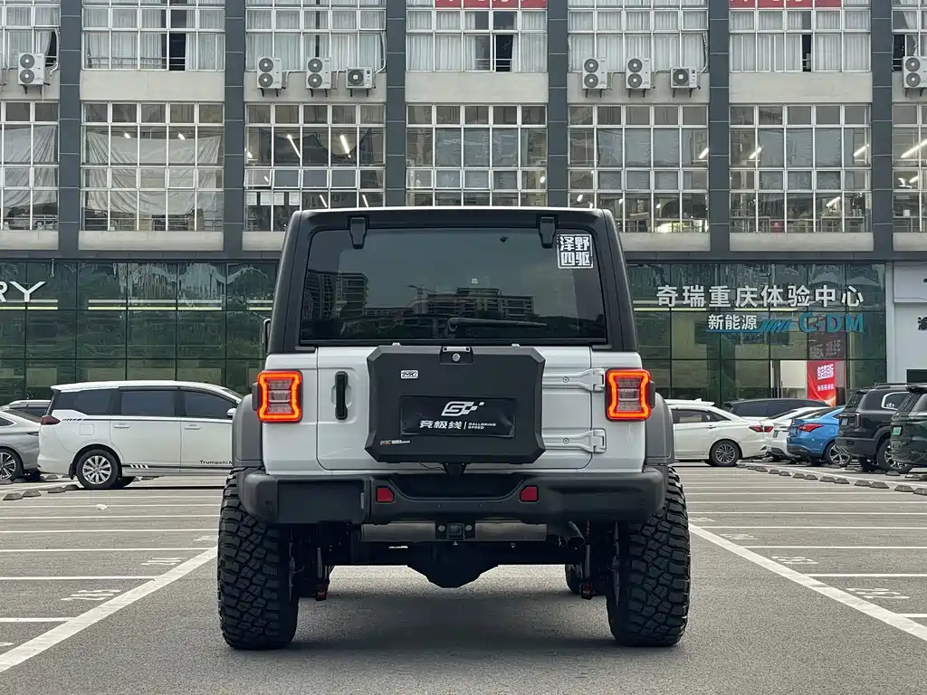 Jeep Wrangler — фото 5