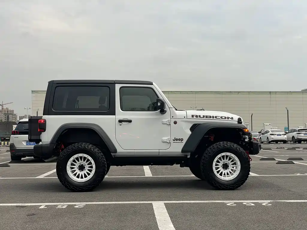 Jeep Wrangler — фото 9