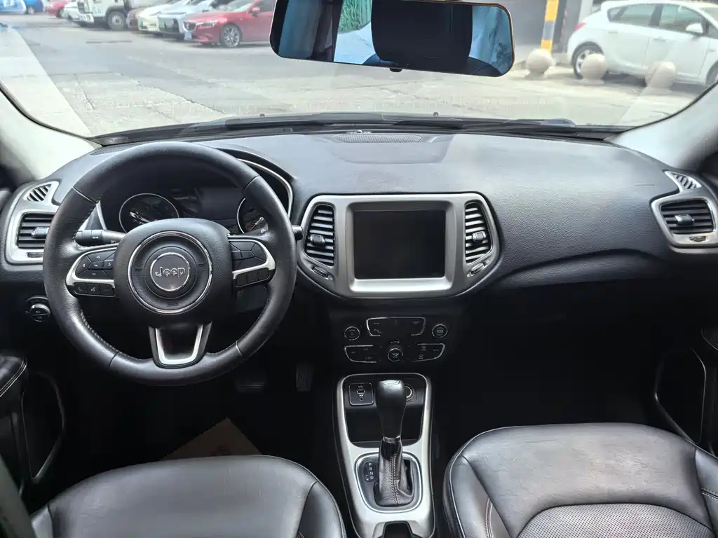 Jeep Compass — фото 4
