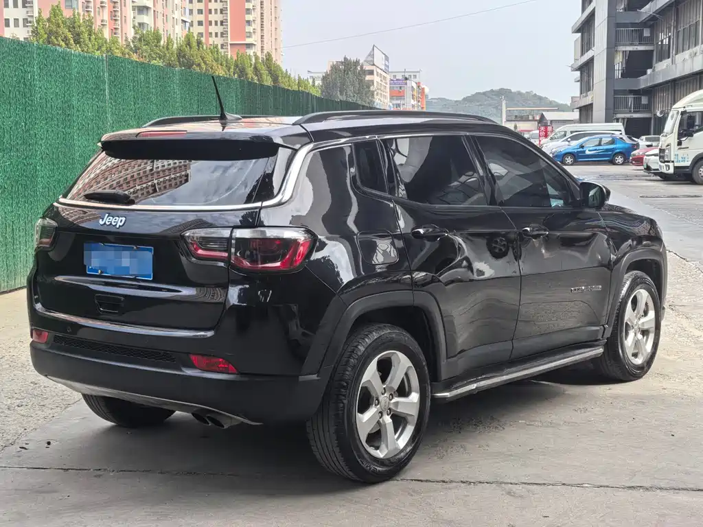 Jeep Compass — фото 7