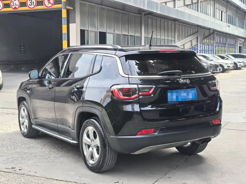 Jeep Compass — фото 9