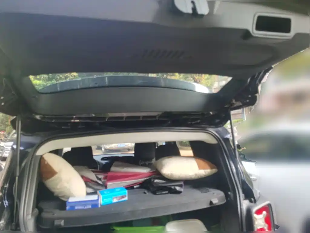 Jeep Renegade — фото 15