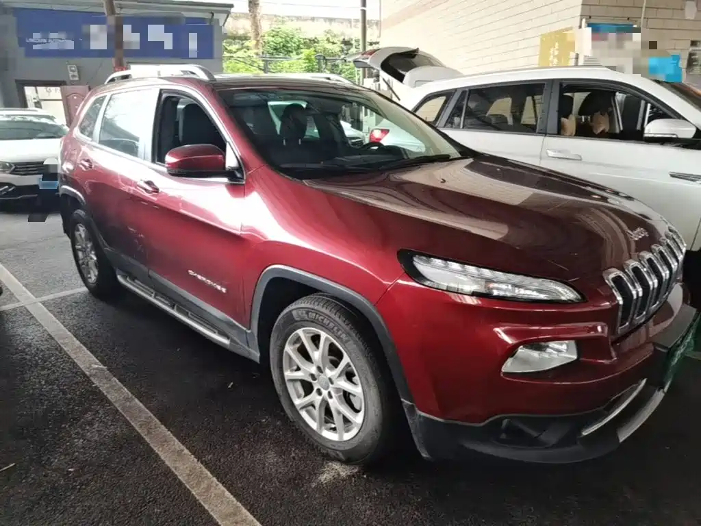 Jeep Cherokee — фото 4