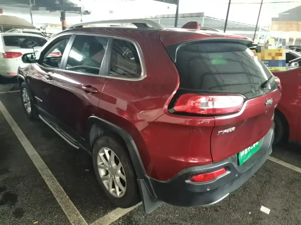 Jeep Cherokee — фото 5