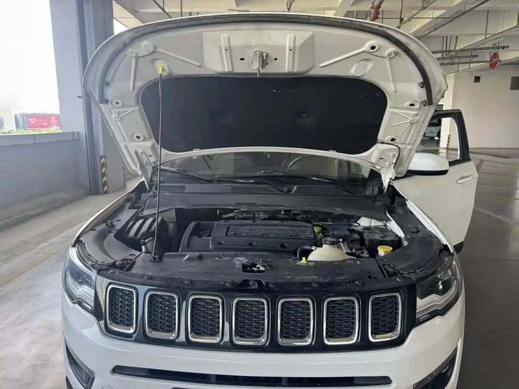 Jeep Compass — фото 11