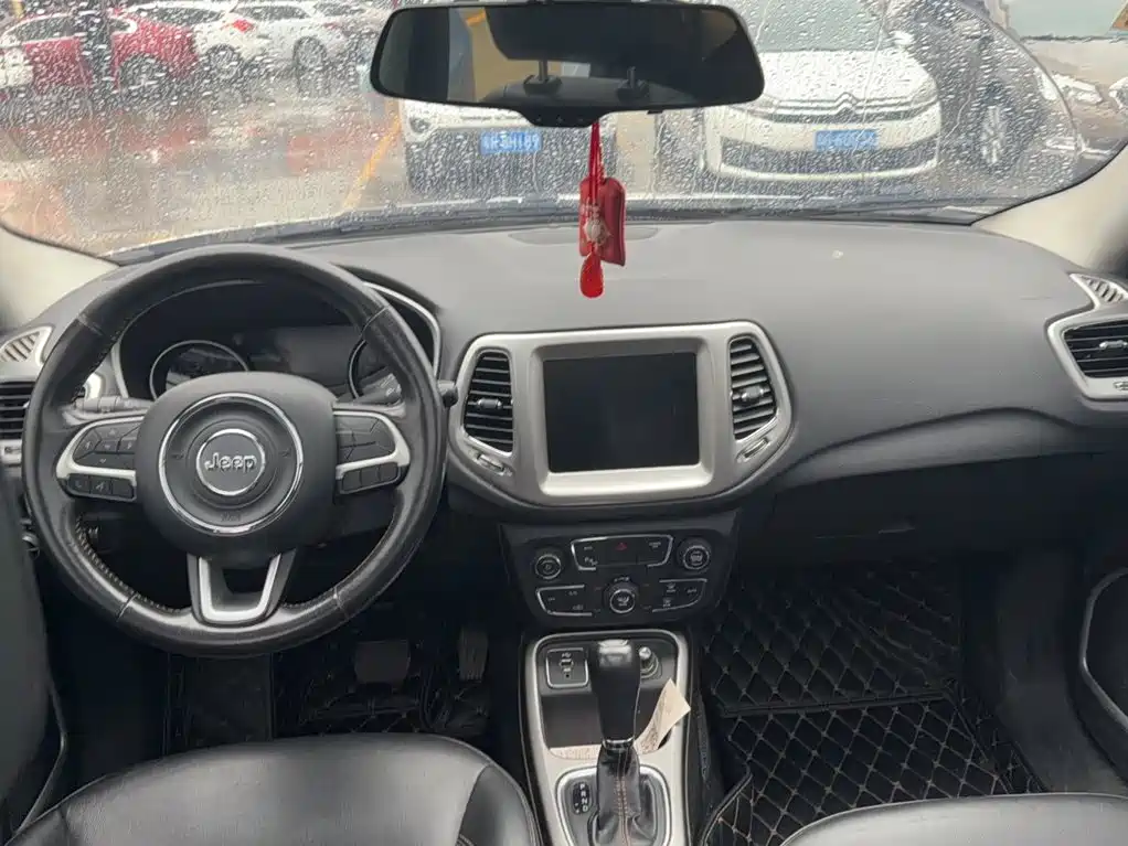 Jeep Compass — фото 14