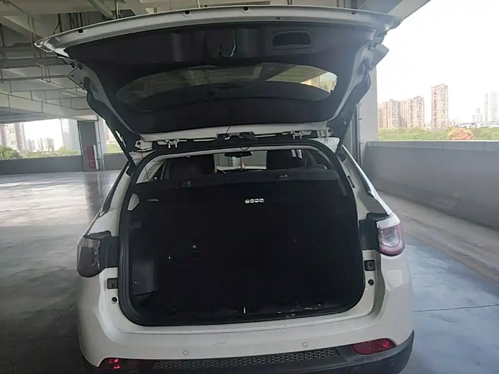 Jeep Compass — фото 10