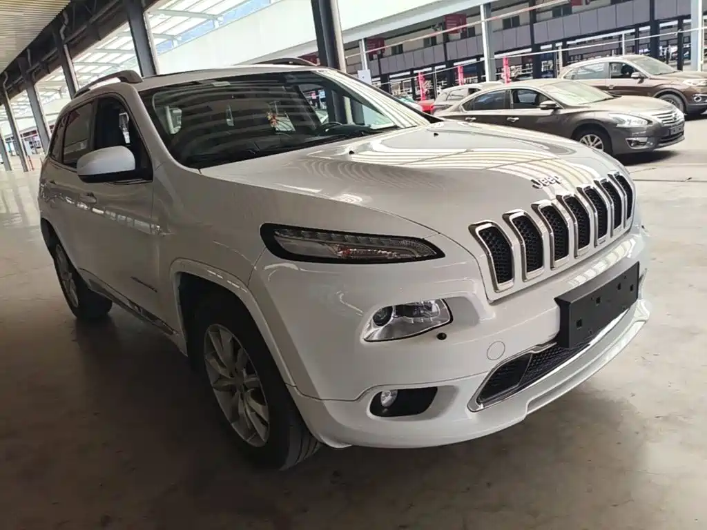 Jeep Cherokee — фото 4