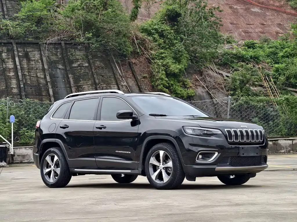 Jeep Cherokee — фото 3