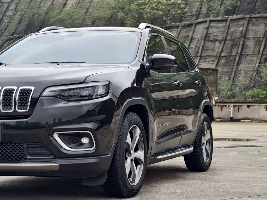 Jeep Cherokee — фото 22
