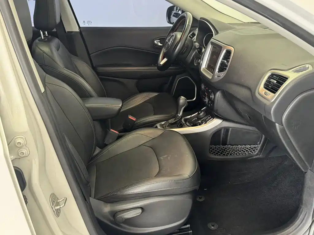 Jeep Compass — фото 20
