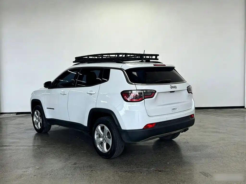 Jeep Compass — фото 23