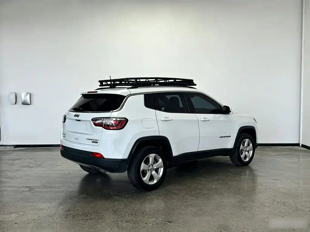 Jeep Compass — фото 5