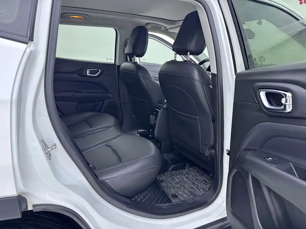 Jeep Compass — фото 11