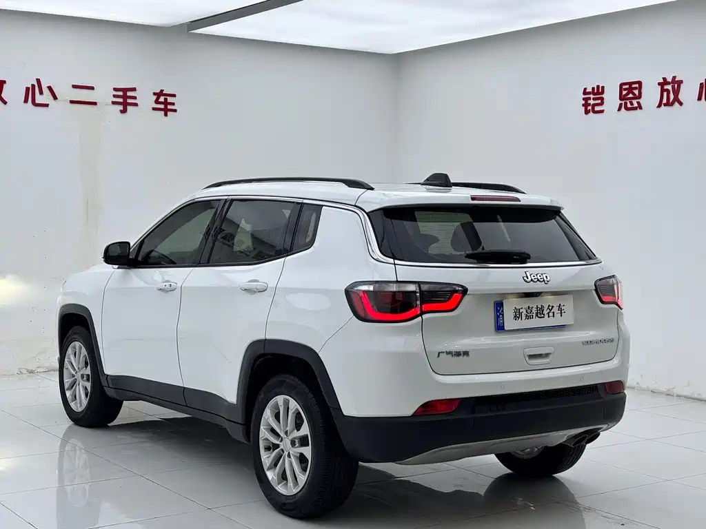 Jeep Compass — фото 13