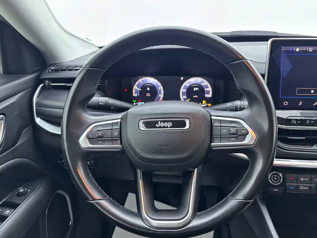 Jeep Compass — фото 4
