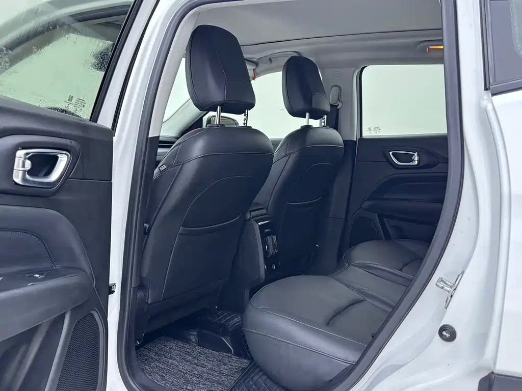 Jeep Compass — фото 9