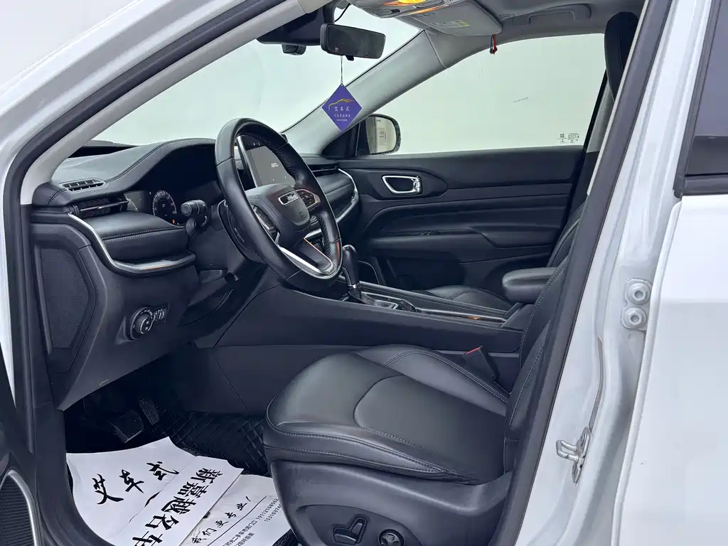 Jeep Compass — фото 10