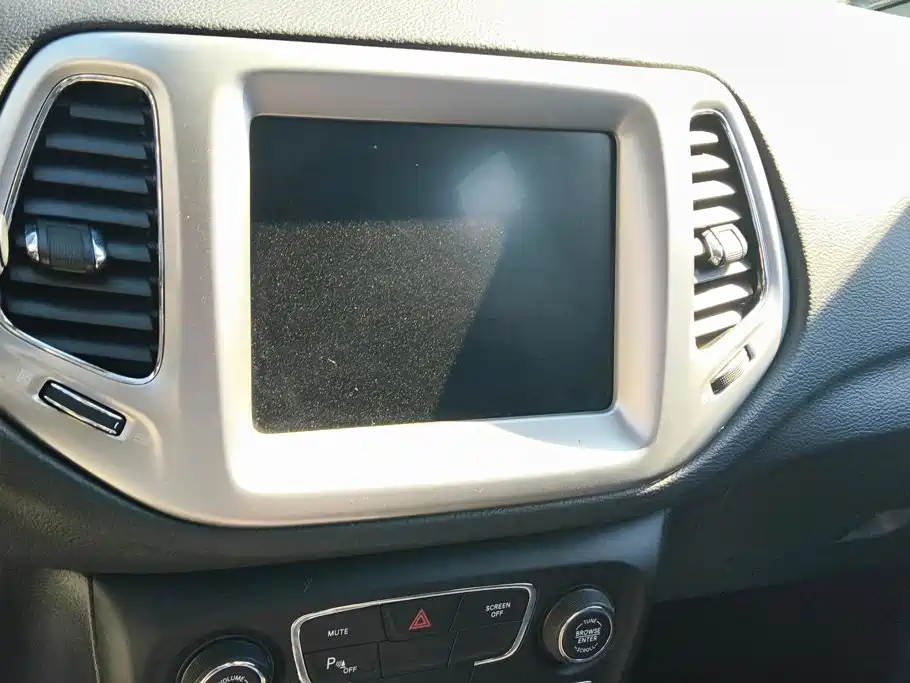 Jeep Compass — фото 13