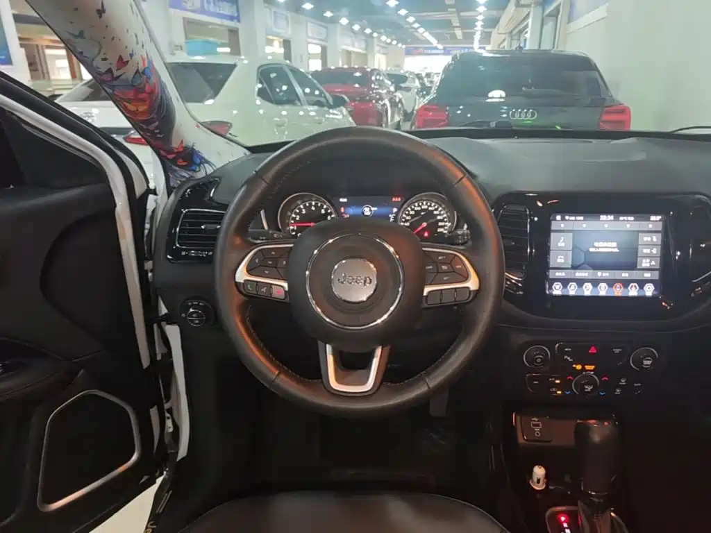 Jeep Compass — фото 11