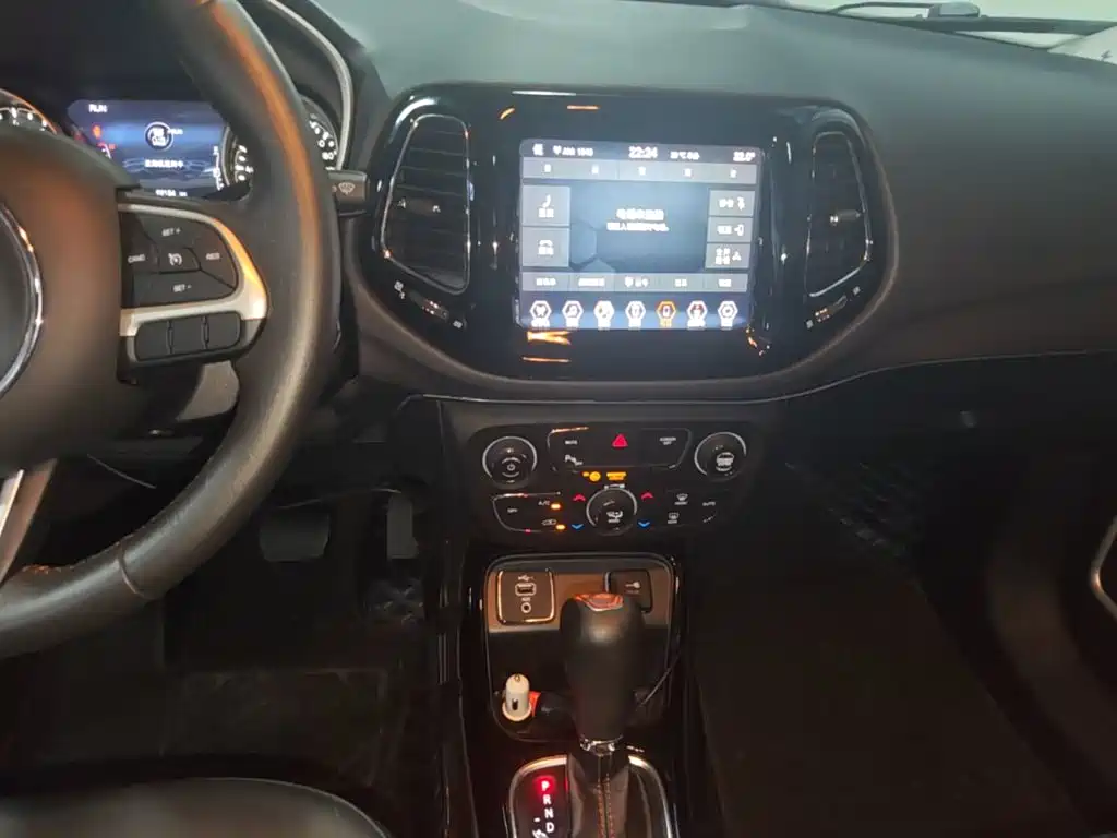 Jeep Compass — фото 13