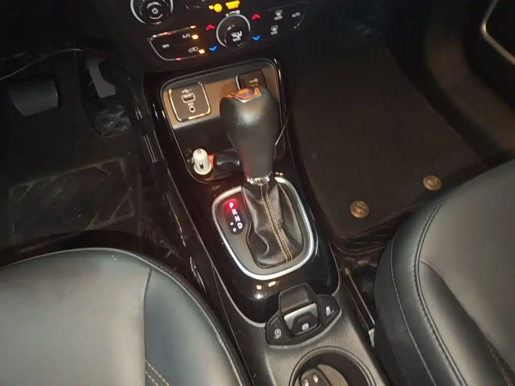 Jeep Compass — фото 14