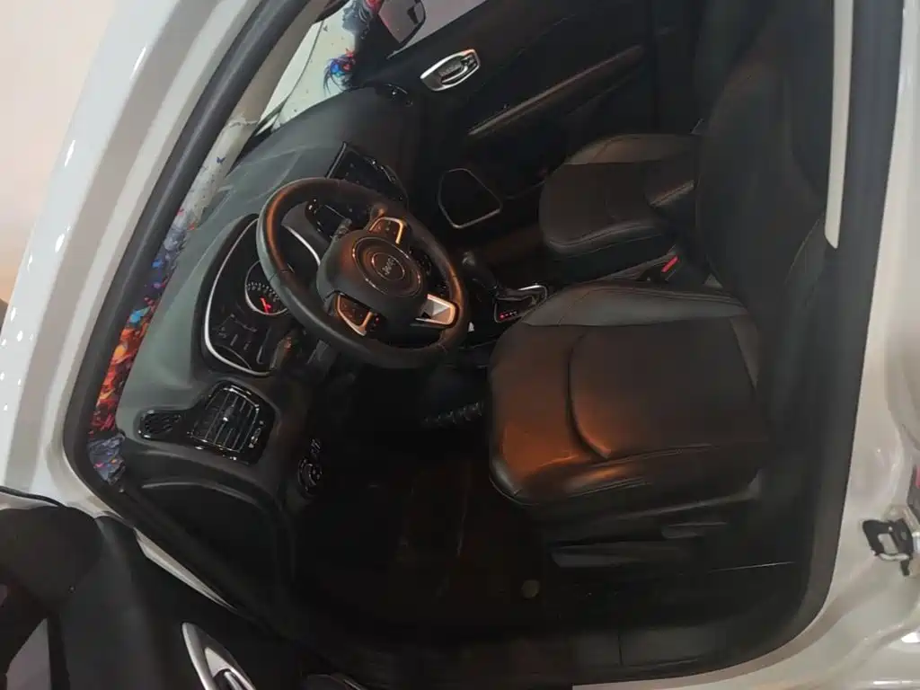 Jeep Compass — фото 15