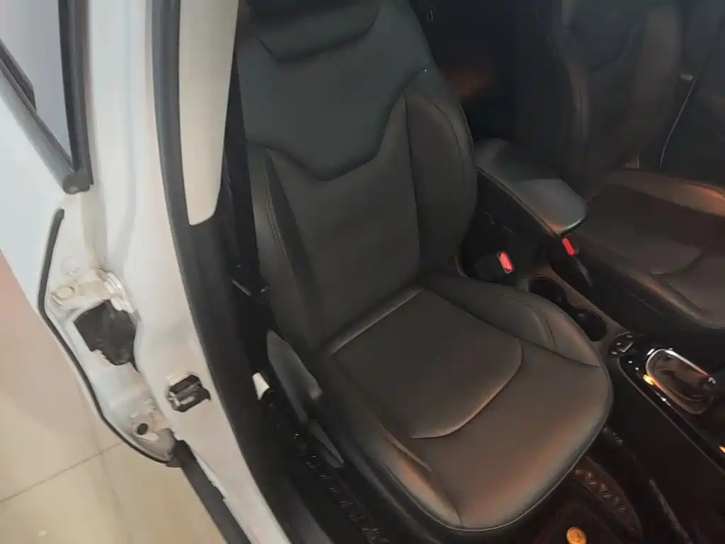 Jeep Compass — фото 25