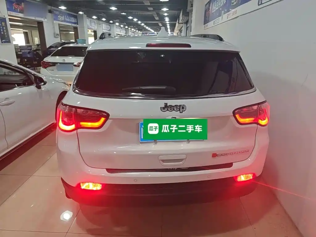 Jeep Compass — фото 6