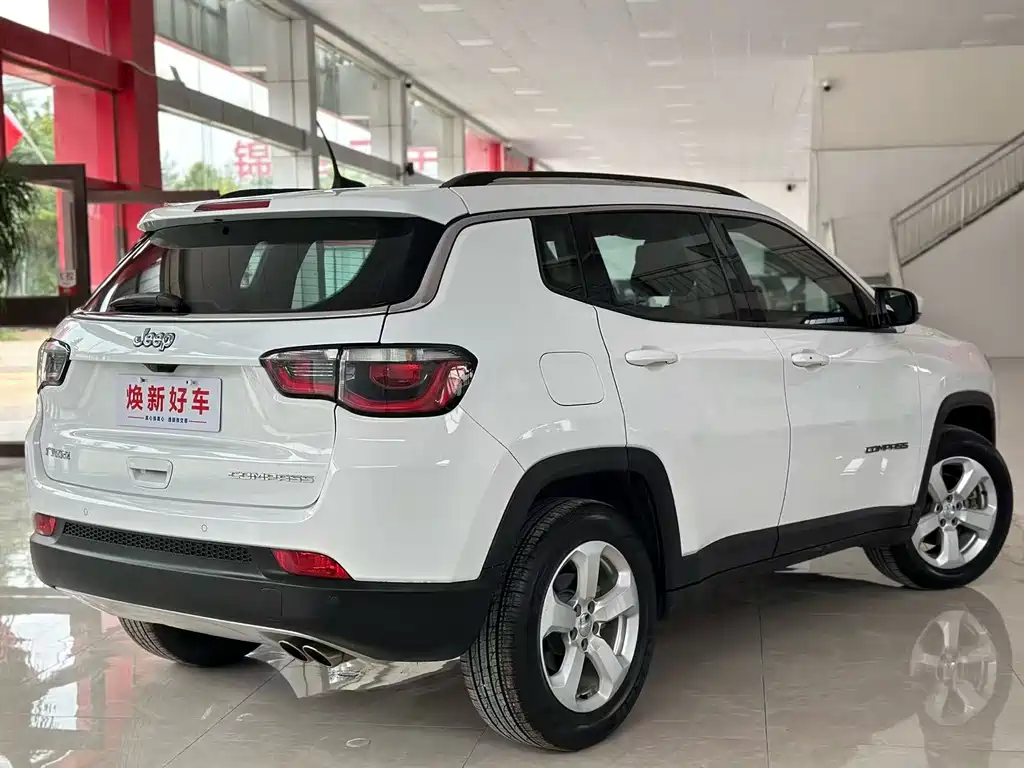 Jeep Compass — фото 4