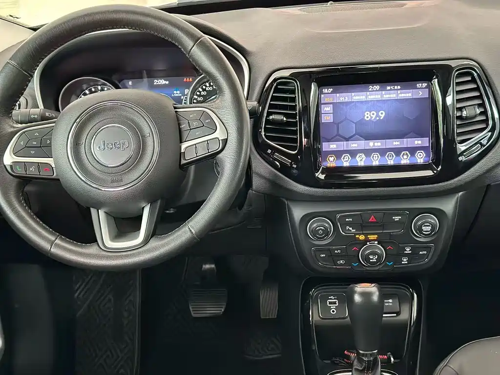 Jeep Compass — фото 8