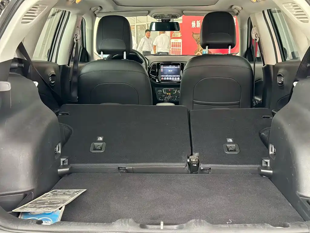 Jeep Compass — фото 9