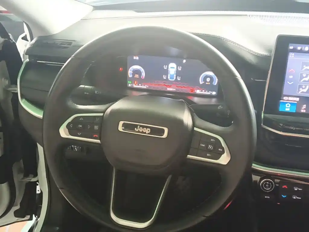Jeep Compass — фото 11
