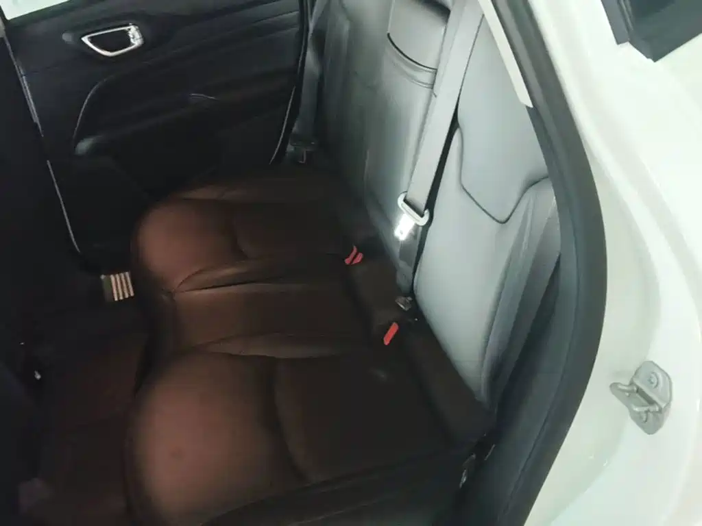 Jeep Compass — фото 17