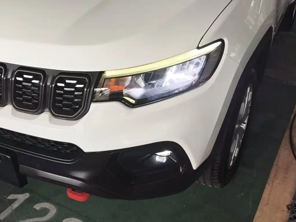 Jeep Compass — фото 24