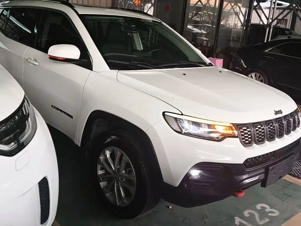 Jeep Compass — фото 4