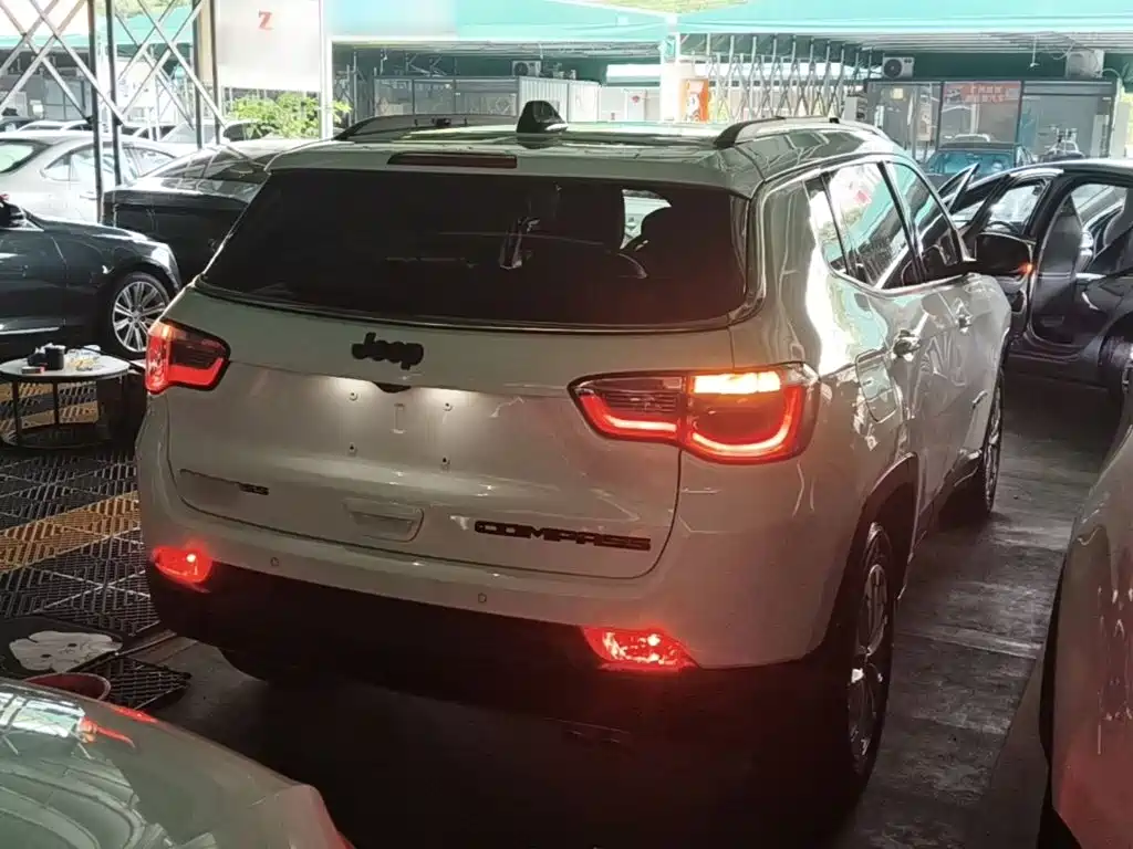 Jeep Compass — фото 7