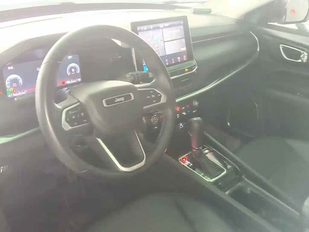 Jeep Compass — фото 10